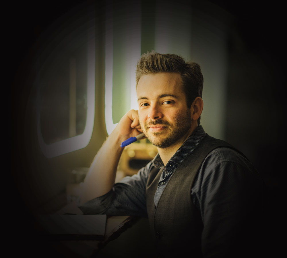 Portrait photo of Andrew Evans