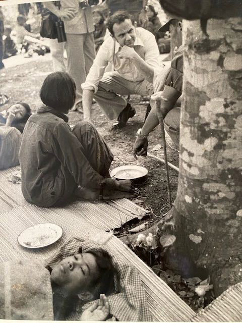 Morton Abramowitz speaking with Cambodian refugees