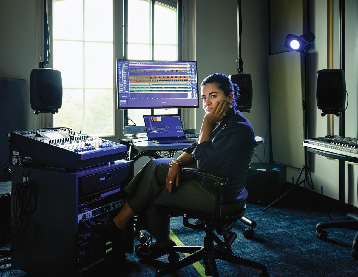 Koochakzadeh-Yazdi in studio.