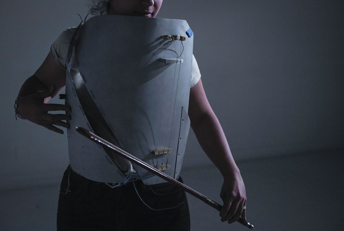 Koochakzadeh-Yazdi plays her resonator.